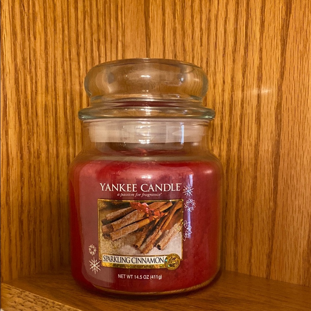 Yankee Candle Red Sparkling Cinnamon Jar
